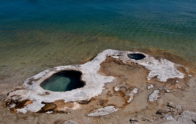 Yellowstone Lake 7089 - Copy.jpg